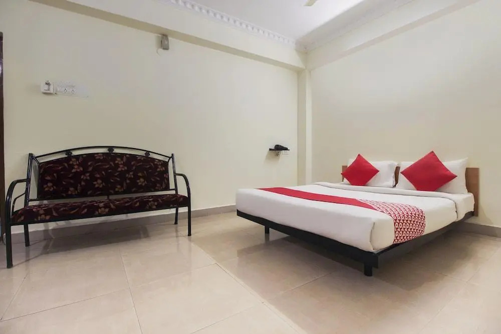 OYO 24392 Flagship Damodar Inn