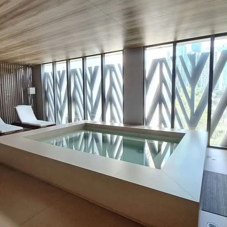 Pinheiros Silver I Modern Studio in Faria Lima