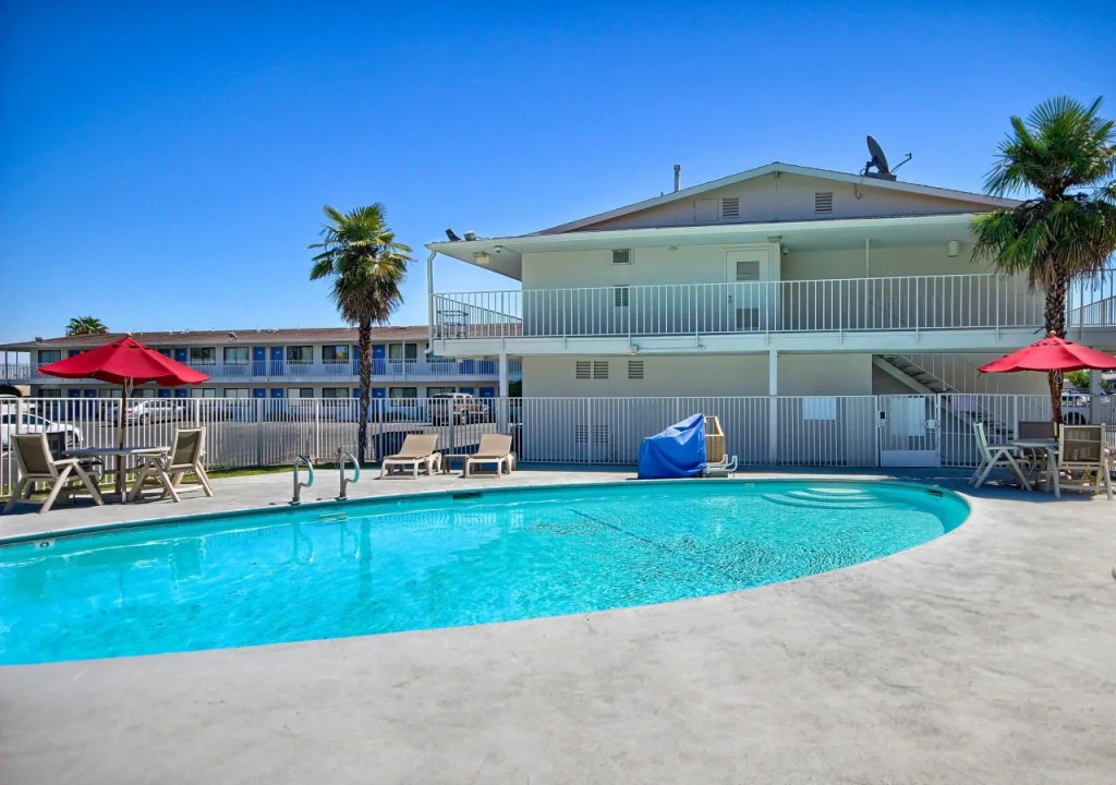 Motel 6-Fresno, CA - Blackstone North