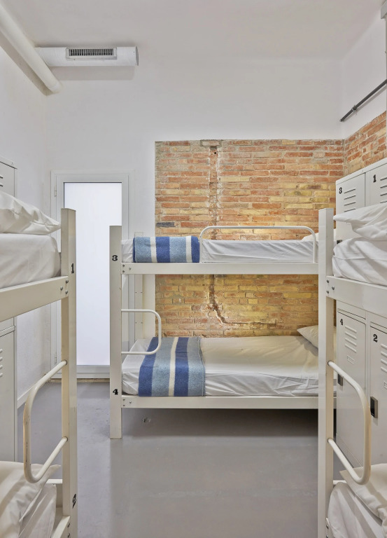 Hola Hostal Collblanc