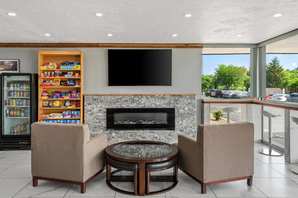 Travelodge by Wyndham Bloomington