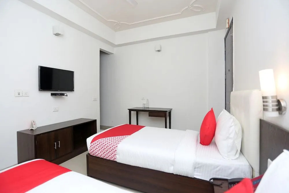 OYO 18931 Flagship Azad Square Medanta