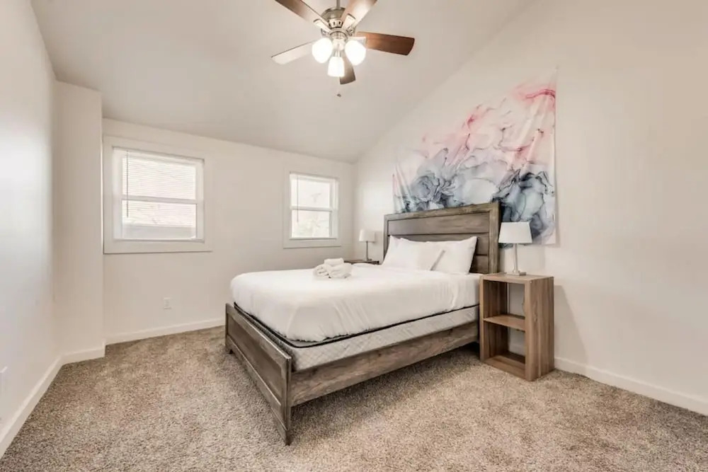 4 Queen Beds High Speed Wifi Private Parking