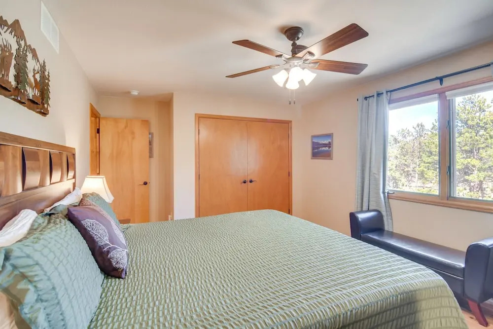 Fireplace & Mtn Views: Estes Park Home w/ Deck!