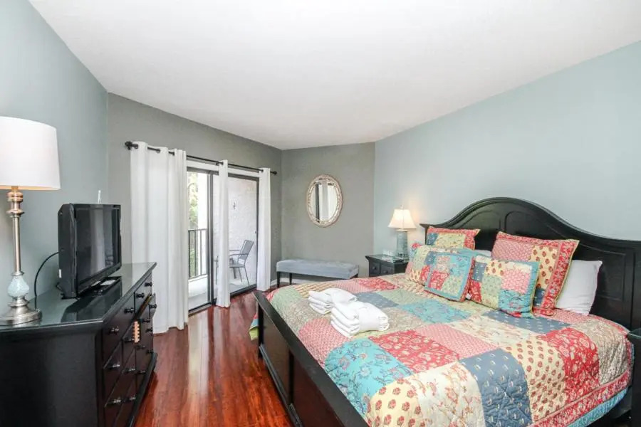 Village House 303, 2 Bedrooms, Sleeps 6, Elevator