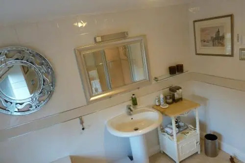 Newark Lodge Guest House