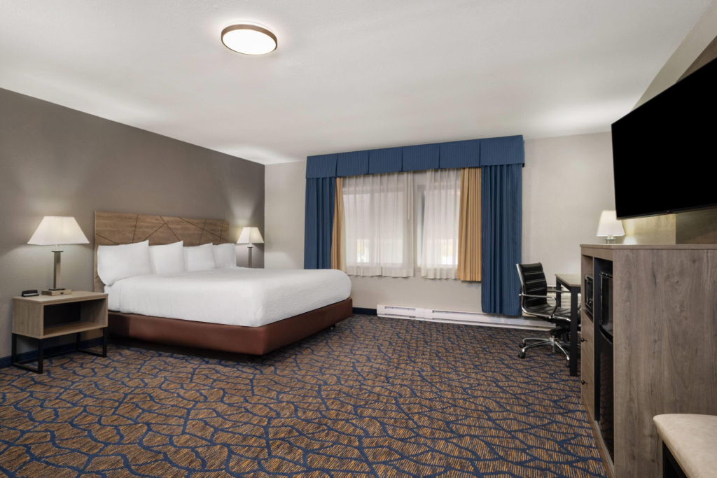 Baymont by Wyndham Waukesha