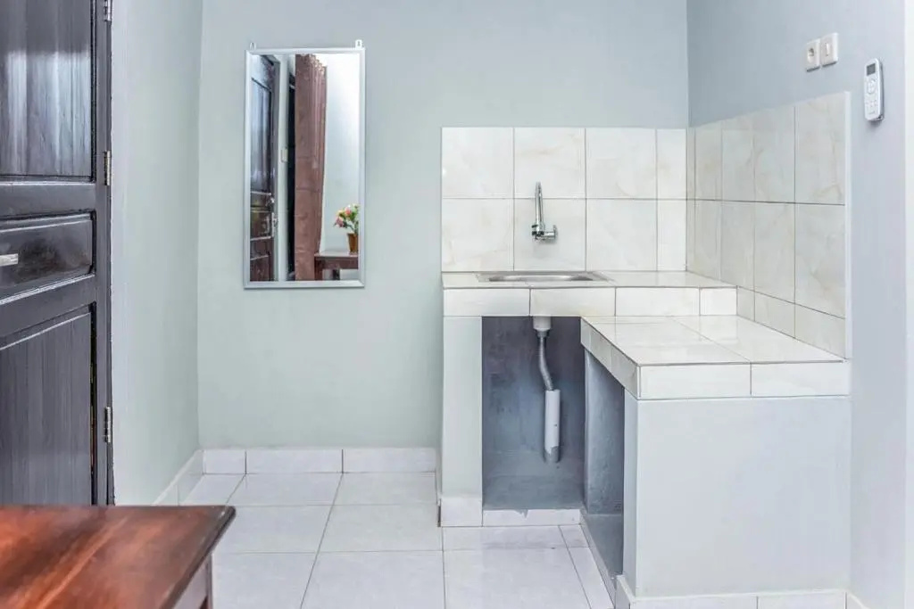 Amor Homestay near Eltari International Airport Mitra RedDoorz