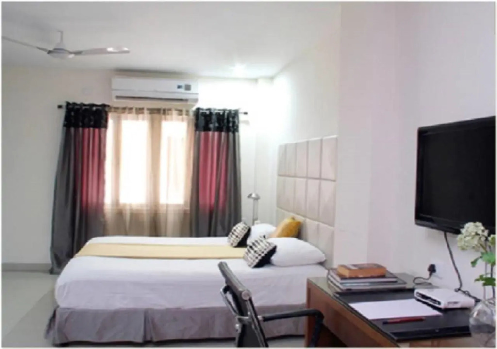 Hotel At Home Suites