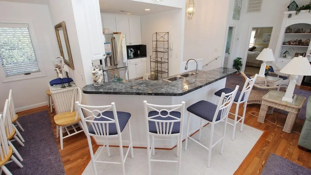 Ship's Chandler - 5 Br Home