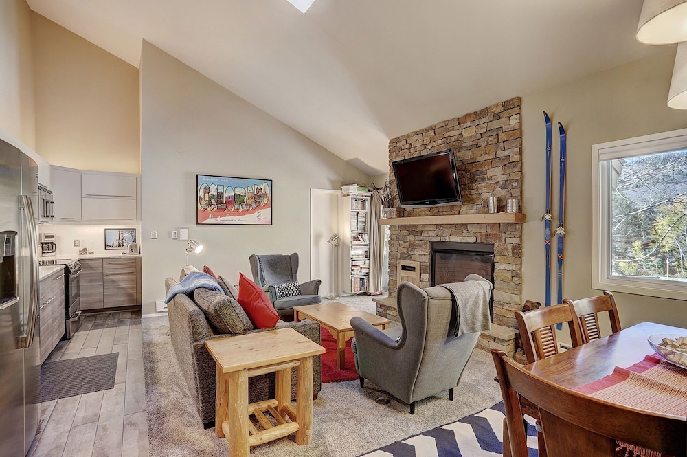 1127 Flying Dutchman 2 Bedroom Condo by RedAwning