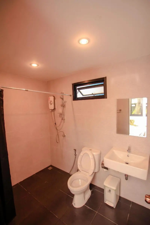 Bandon Beach Bar & Hostel - Adults Only