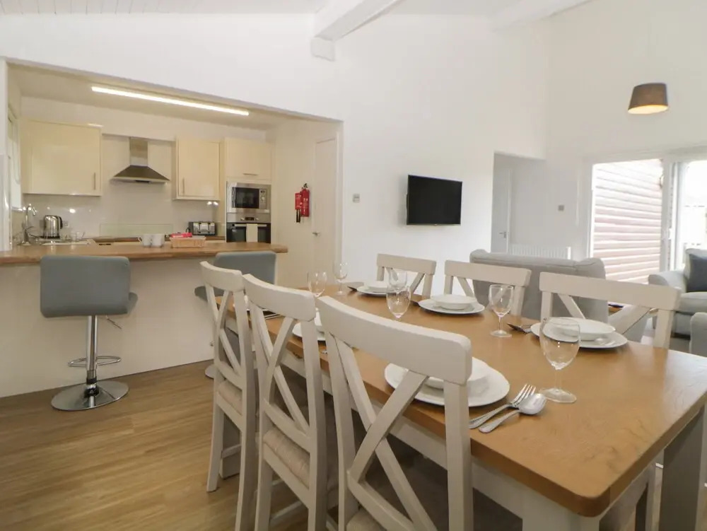 Harcombe House Bungalow 2