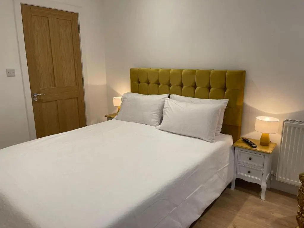 Bagshot PennyHill Park Camberley Ascot Luxury 1 Bed 1 Bath Sleeps 4