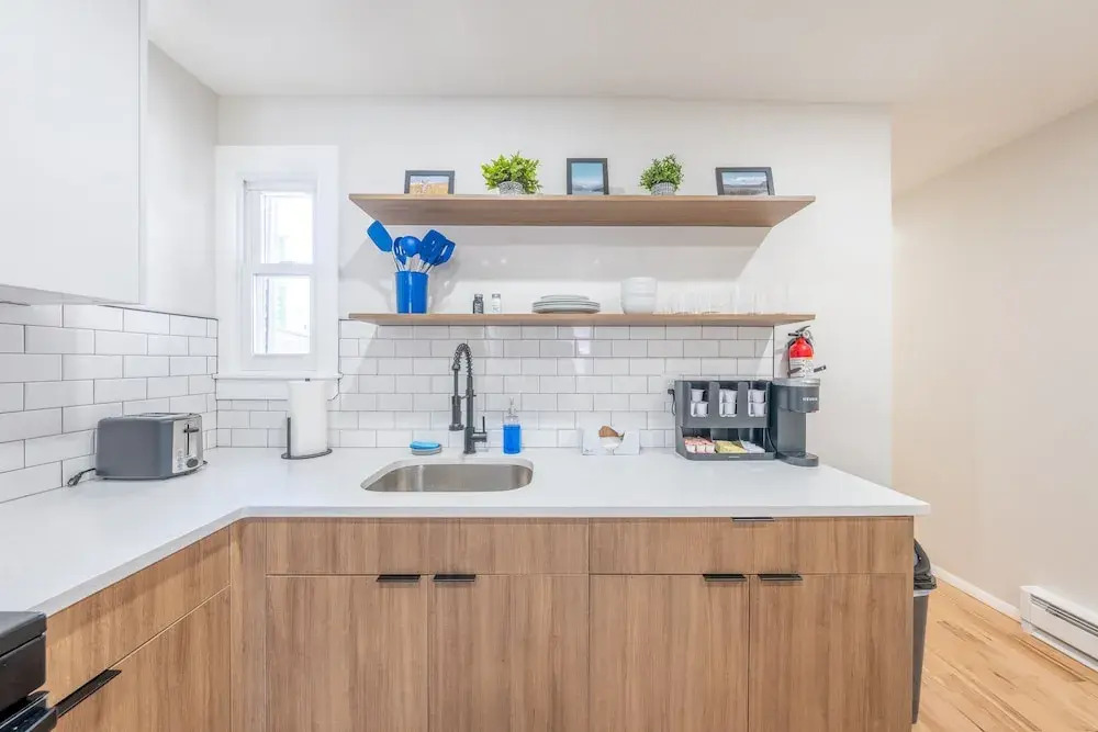 Modern 2BR North Ironbound Apartment