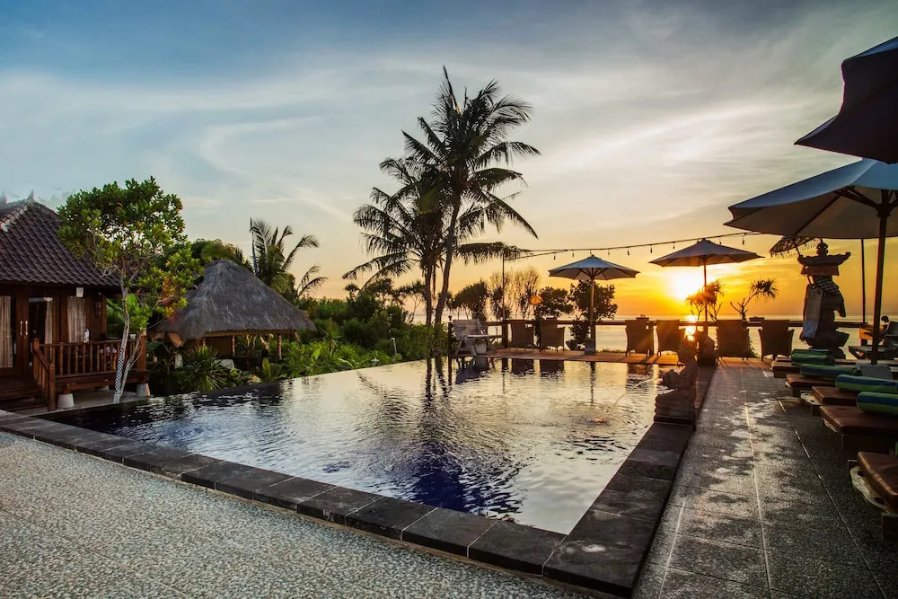 Villa Cahaya - Ocean, sunset and volcano views, an island hideout