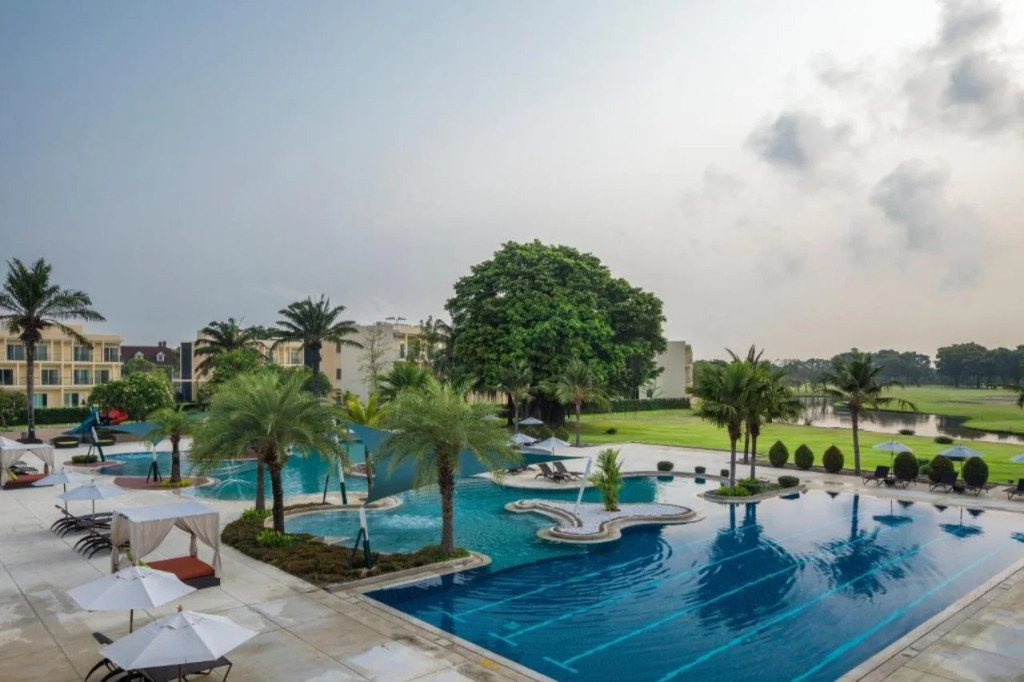Eastin Thana City Golf Resort Bangkok Free Scheduled Shuttle from Hotel to Suvarnabhumi Airport