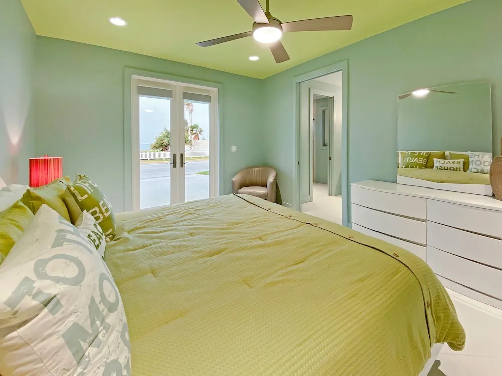 1893bays 5 Bedroom Home