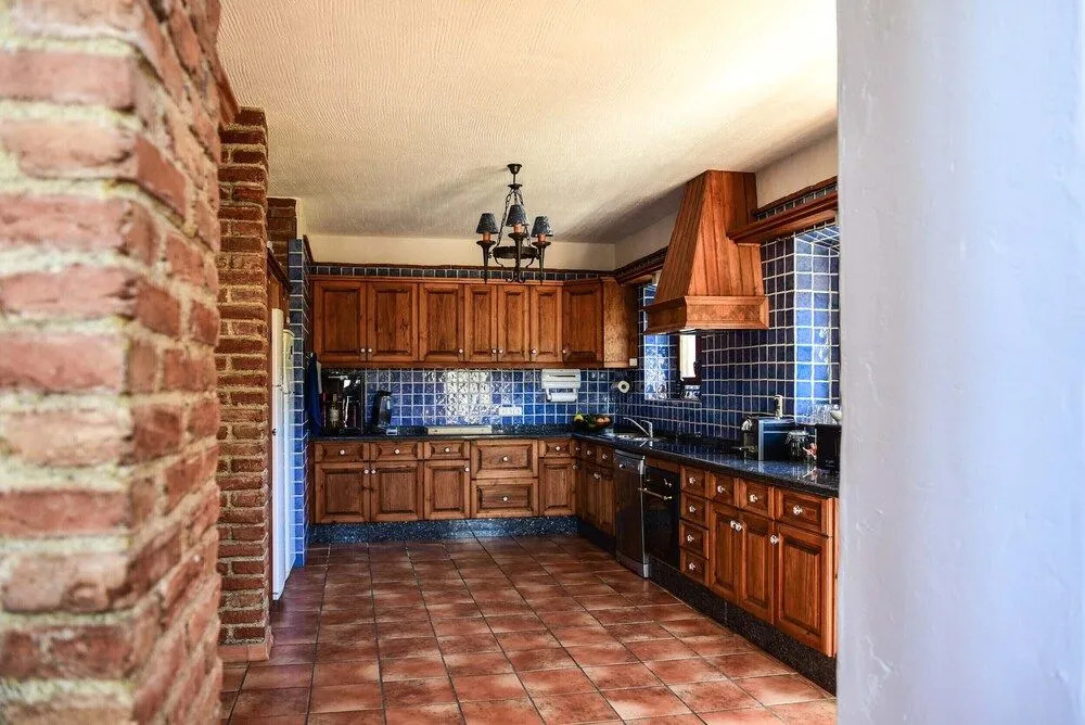 1144 Villa la Perla