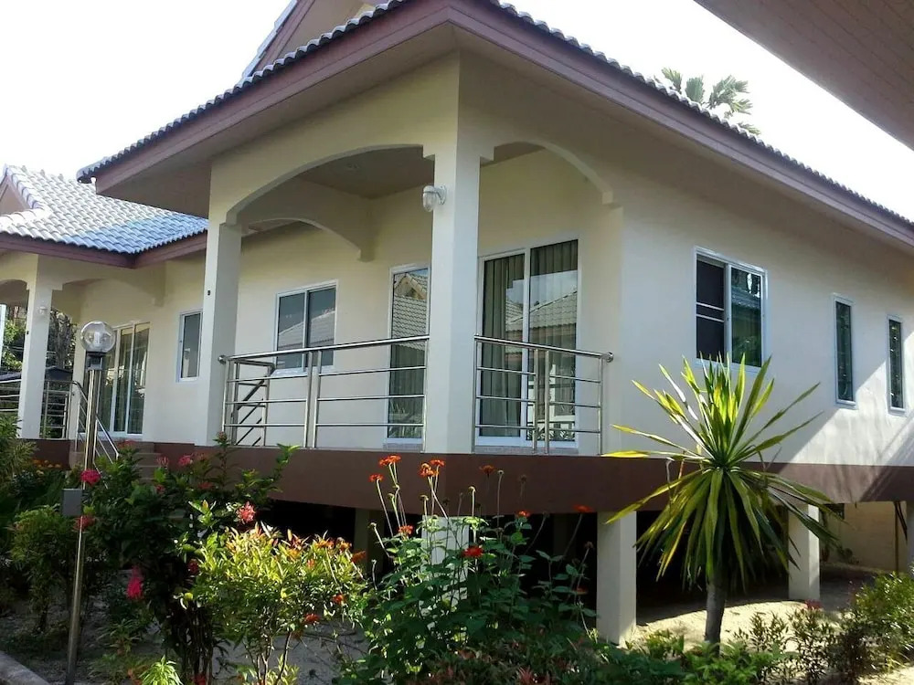 Krisada Beach Resort