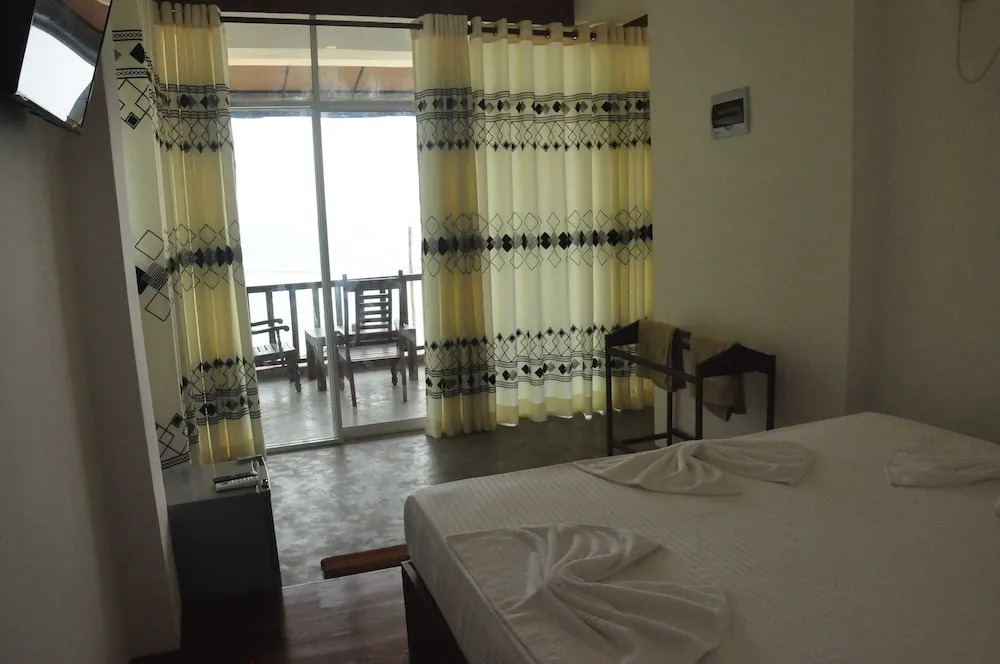 New Wave Beach Resort Unawatuna