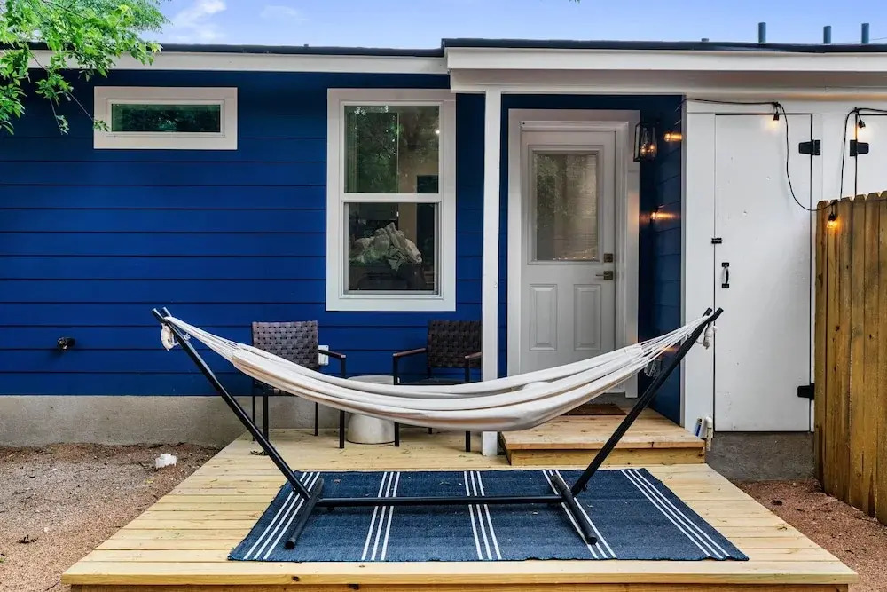 Cozy Modern Getaway Near Downtown