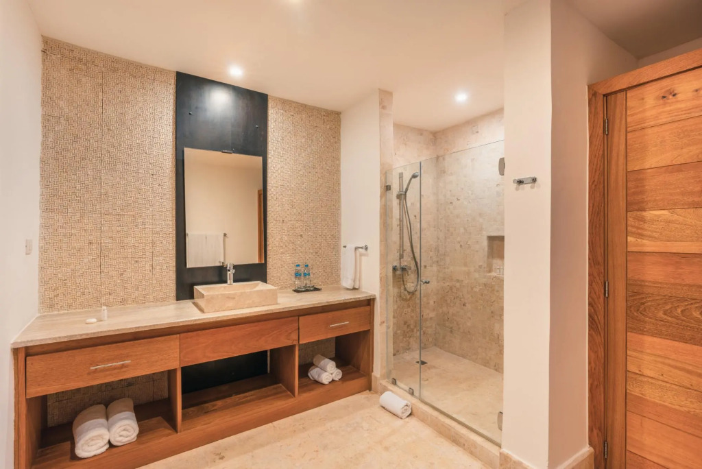 5 Guests 2 BR Jacuzzy Balcony Sublime