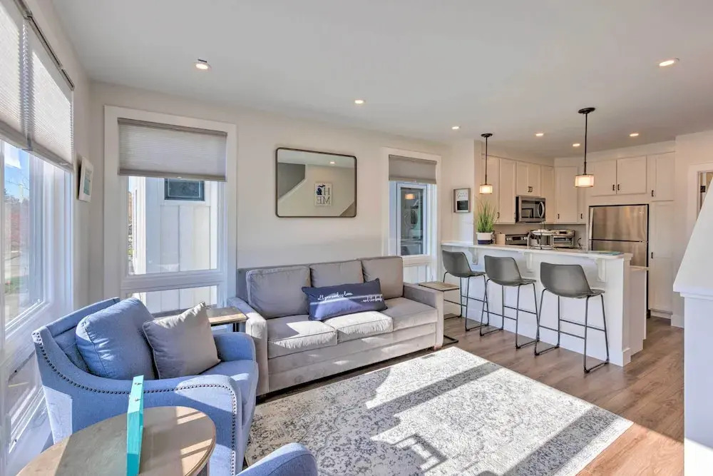 Traverse City Townhome: Walk to Beach!