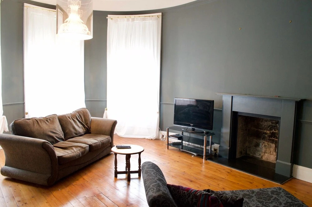 2 Bedroom Apartment With Free Parking