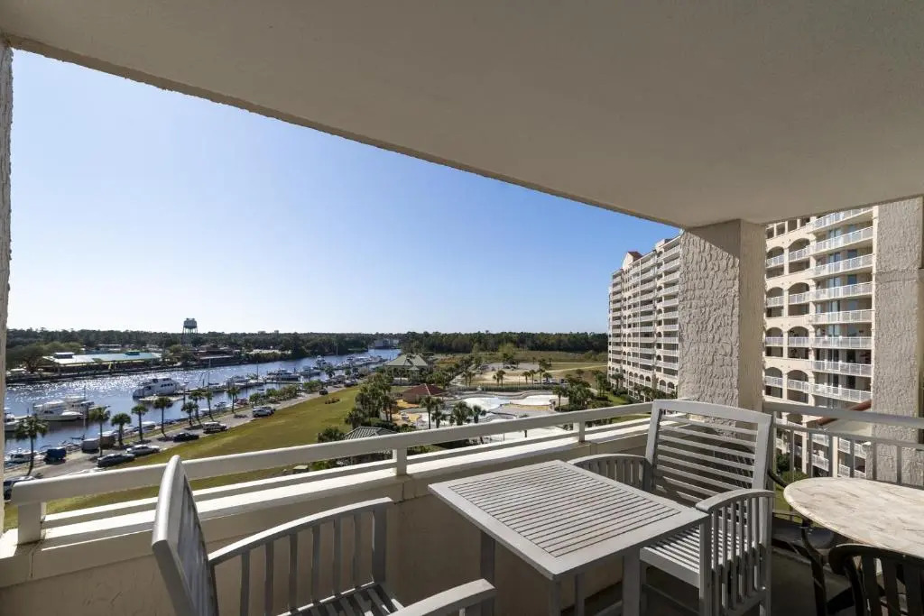 Yacht Club Villas #1-703