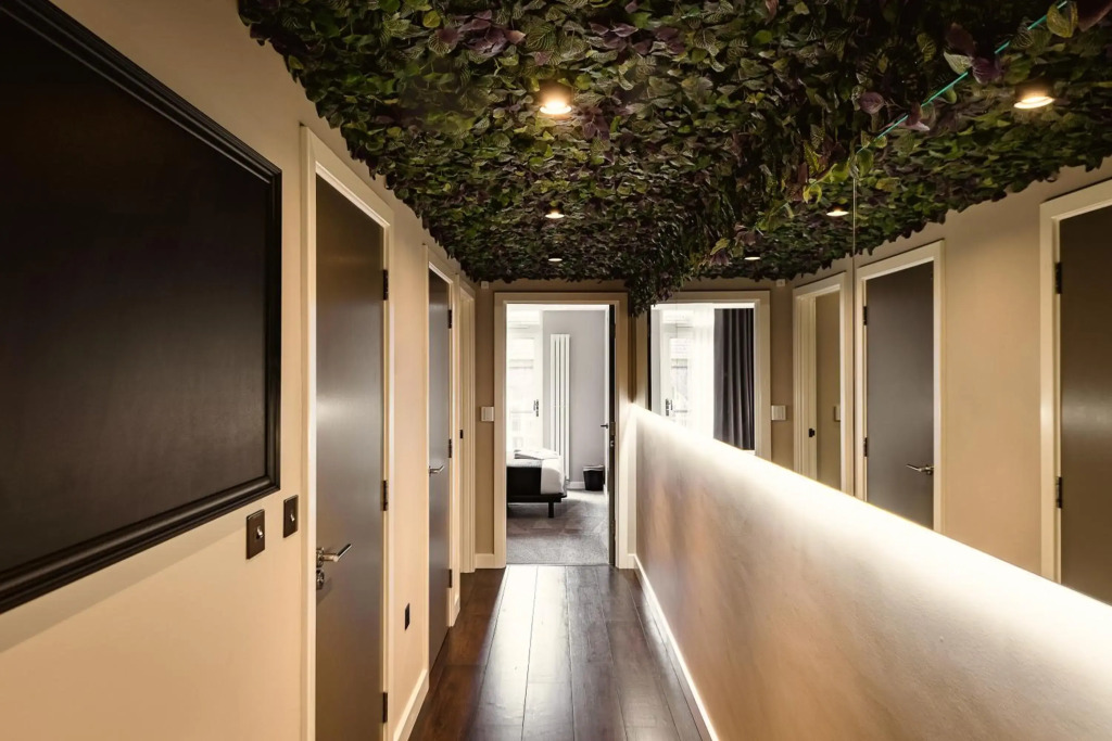 The Acacia, Luxury with Private Balcony + Parking