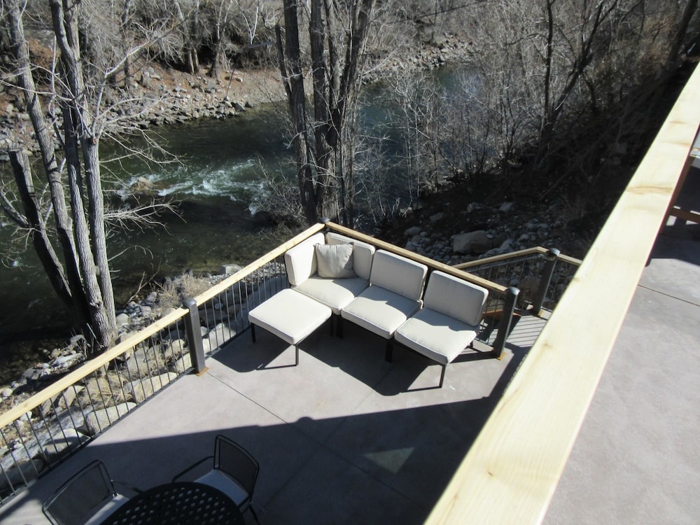 River House Downstream 3 Bedroom Holiday Home By Pinon Vacation Rentals