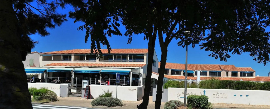 Hôtel Restaurant Le Grand Large - Face à la plage - Ile de Ré