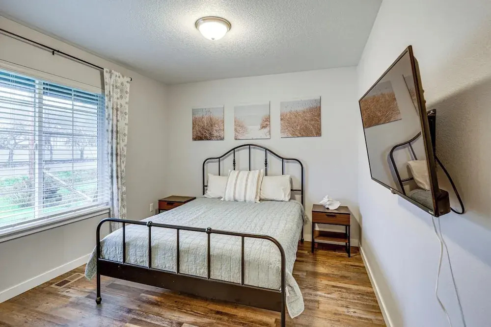 Entertainment Shed! Pet-friendly Oregon Coast Home