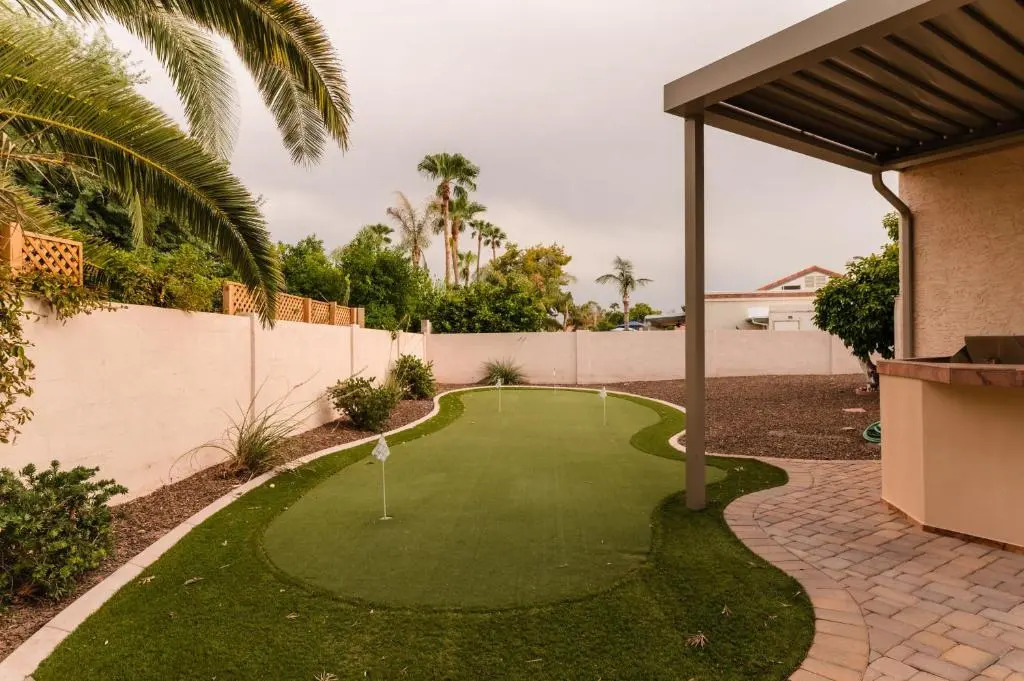 Desert Ridge by Avantstay Spacious Oasis w/ Pool & Hot Tub