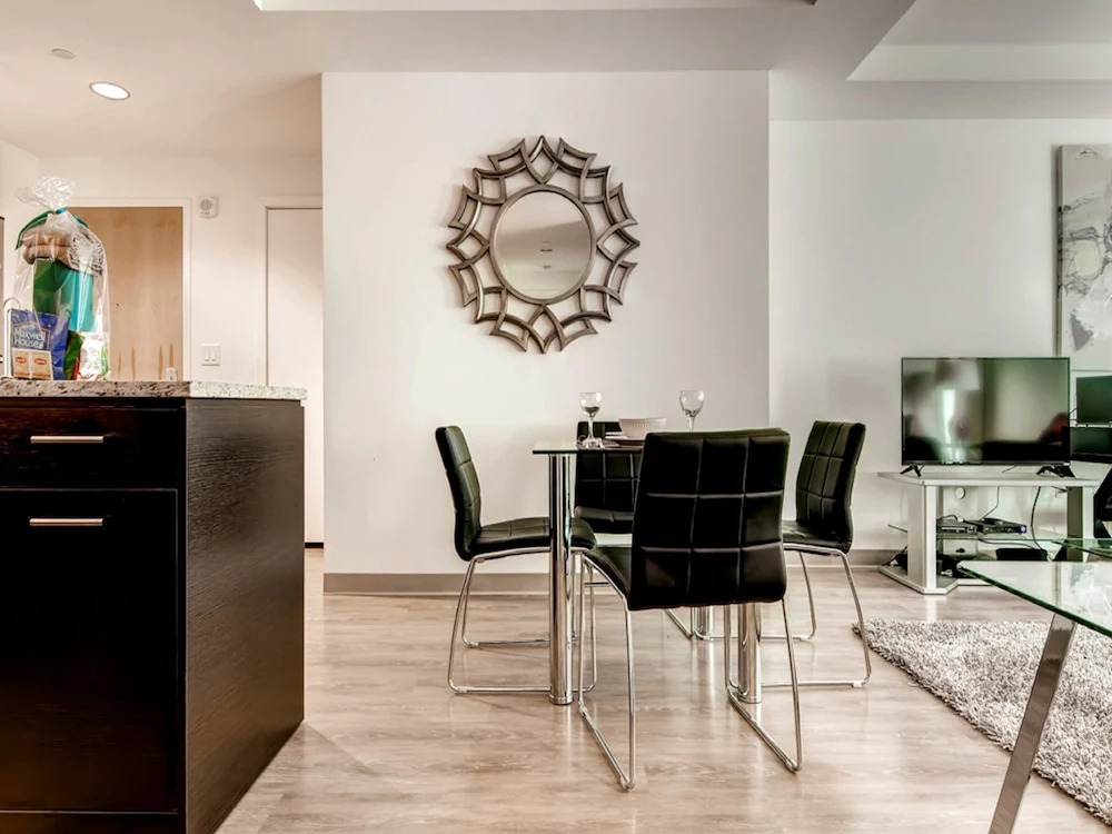 Global Luxury Suites in Rosslyn
