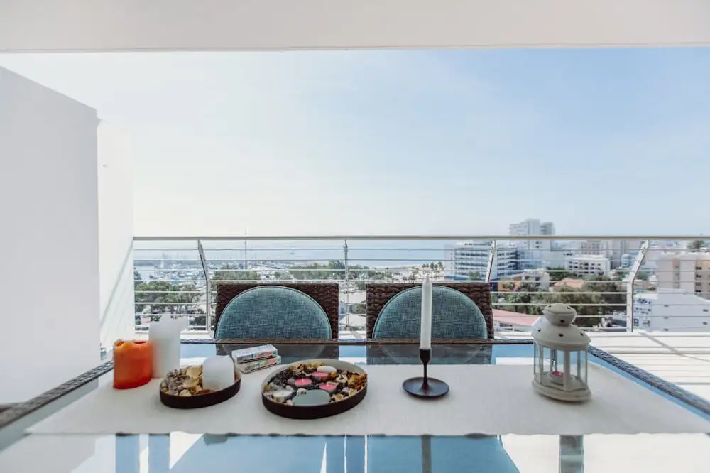 Finikoudes Seaview Beach Apartment