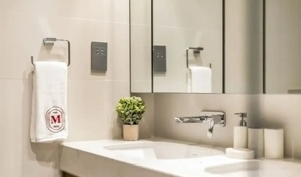 Modern 2BR w Direct Beach Access Emaar Beachfront