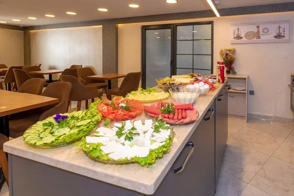 Grand Ahi Hotel