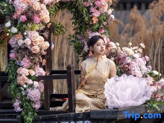 Yanguan Music Lead Vocal Resort Hotel