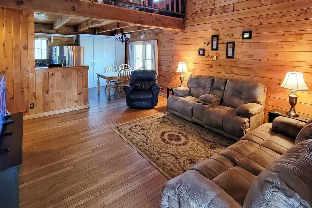 Rustic Cabin w/ Screened Deck: 8 Mi to Dollywood