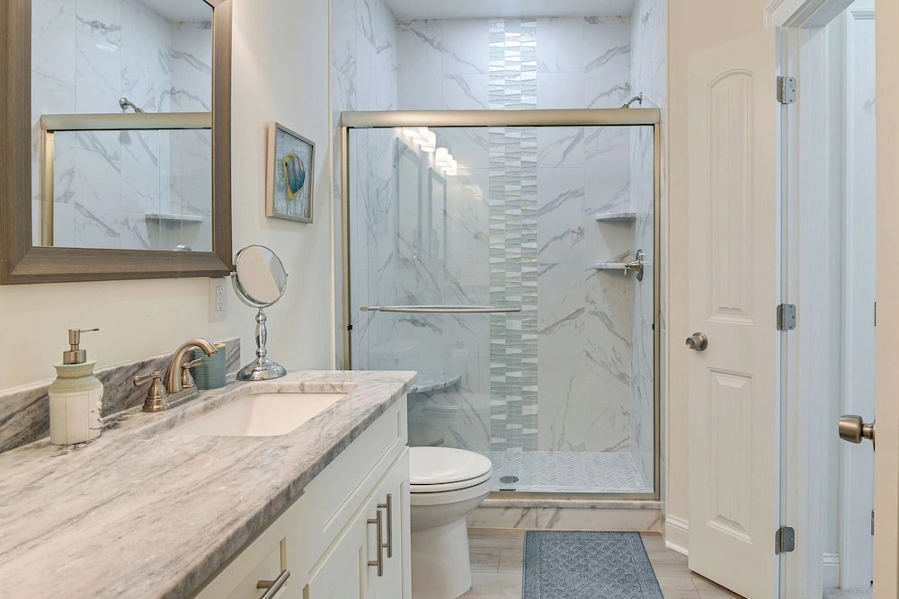1 Mi to Beach! Sleek Golf & Pool Retreat