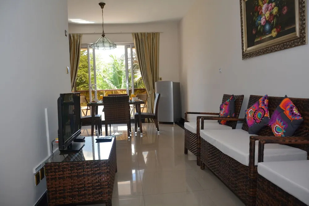 BurNas Beach & Apartments