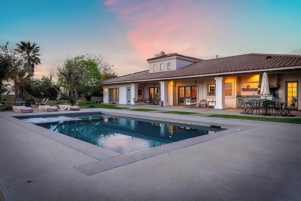 40-acre Wine Trail Estate Vineyard Views, Pool, Hottub Wellsona by Avantstay