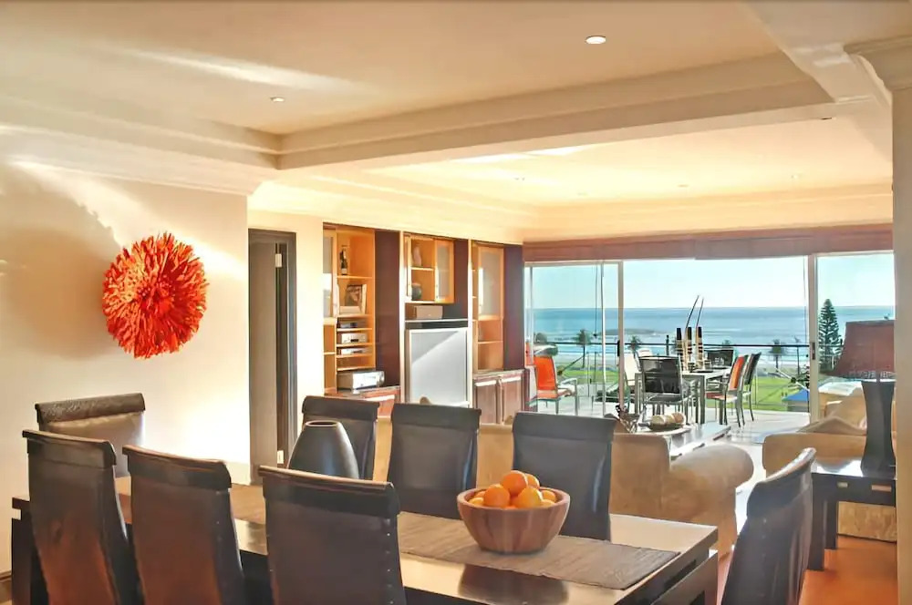Beachside Villa - Camps Bay