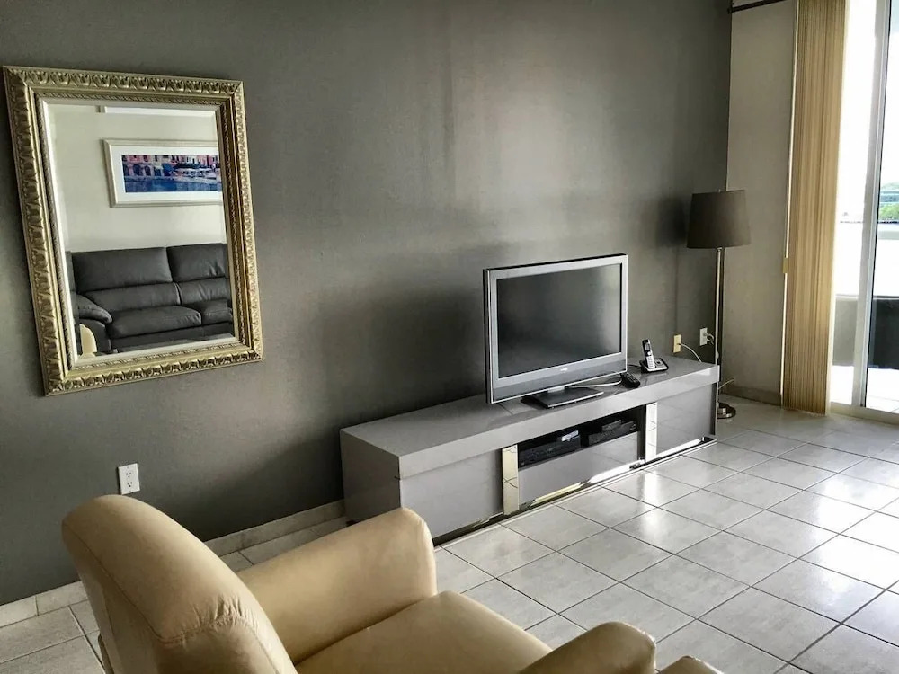 Le Golden Bay 906- 6 People, Sunny Isles Str-01044