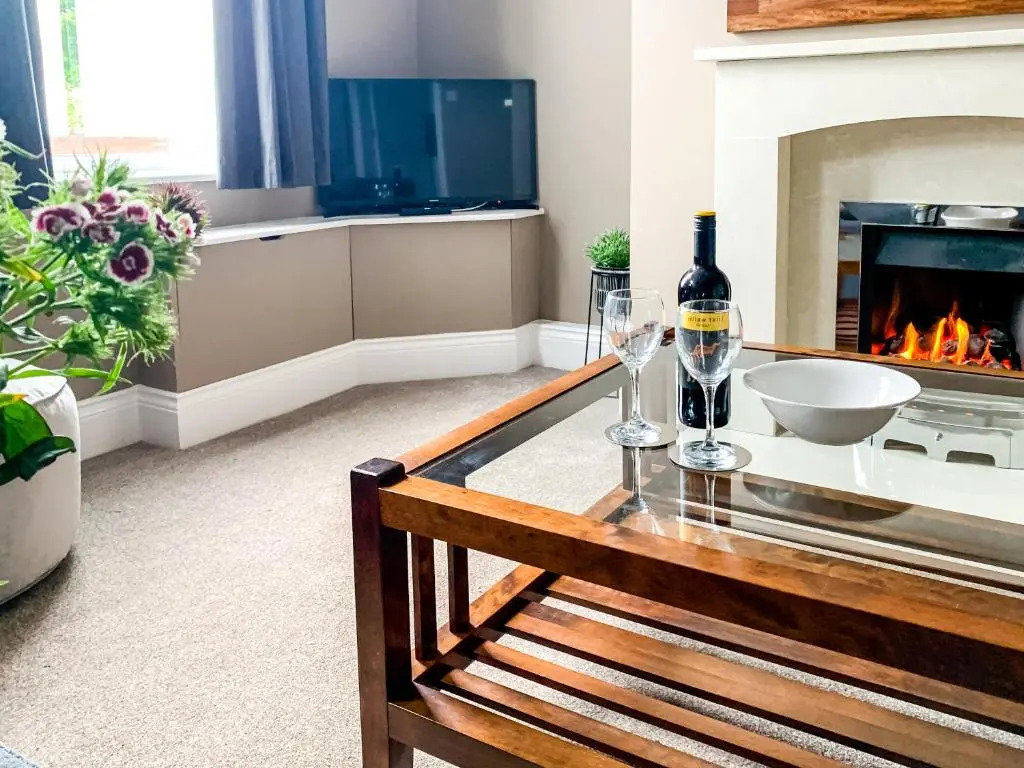 Maple House - Free Parking - Holiday Home - Sleeps 12 With Sister Property