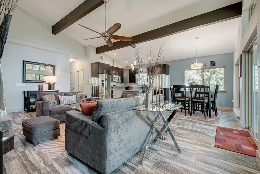 3BR Tree Shaded Home in Austin by RedAwning