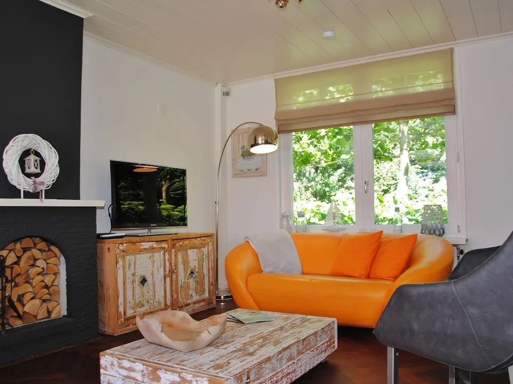 Charming Holiday Home in Ouddorp Near Sea