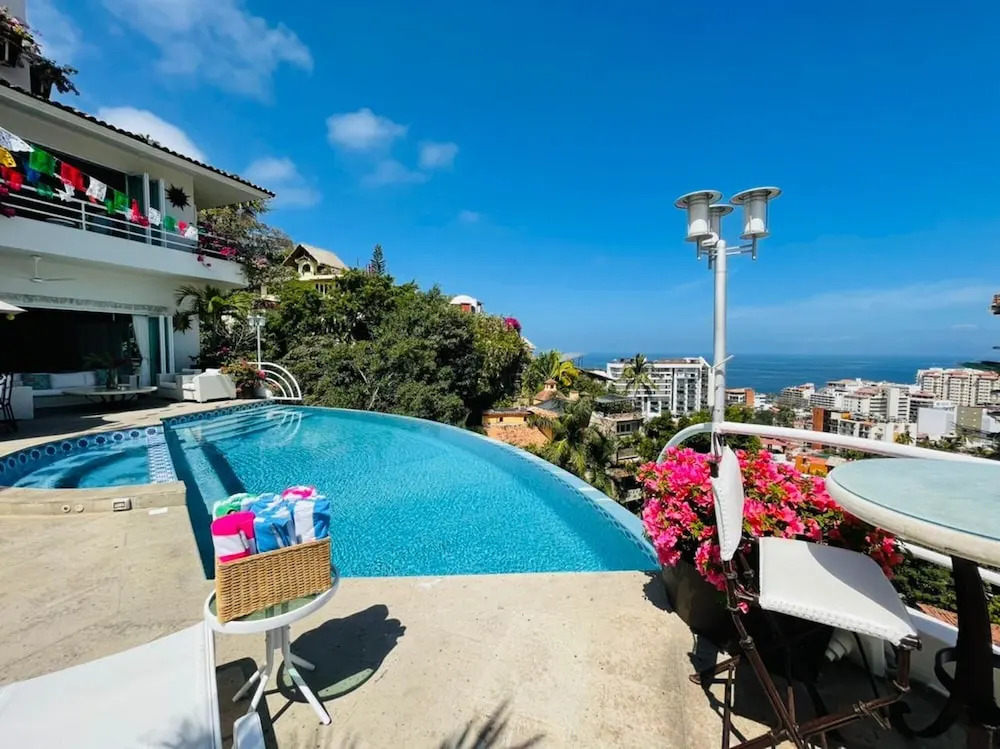Luxury villa rental, Casa Yvonneka